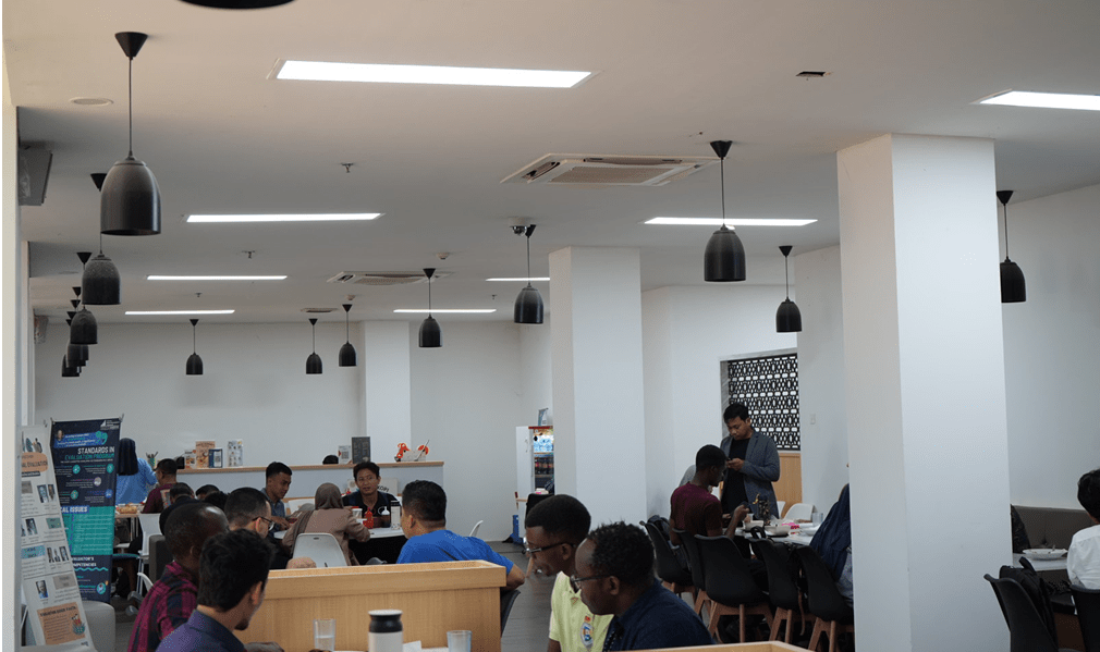 Start exploring Cafeteria